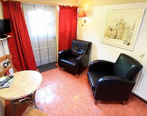 Knusse zithoek in Vakantiehuis in Terwolde, Veluwe, Gelderland met comfortabele stoelen.