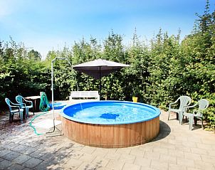 Buitenzwembad bij Vakantiehuis in Terwolde, Veluwe, Gelderland met zitgelegenheid.