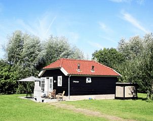 Charmant vakantiehuisje in Terwolde, Veluwe, met terras en groene omgeving in Gelderland.