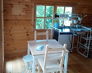 Eethoek en keuken in vakantiehuis Huisje in Terwolde, Veluwe, Gelderland.