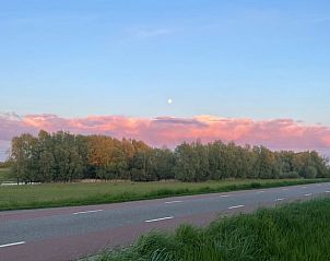 Prachtige zonsondergang bij Huisje in Terwolde, vakantiehuis op de Veluwe, met kleurrijke hemel in Gelderland.