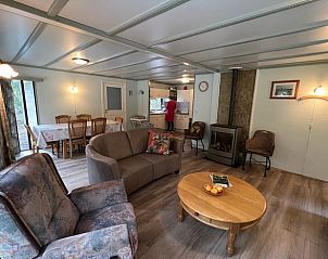 Gemtliche Sitzecke mit Kamin im Ferienhaus in Garderen, Veluwe, fr gemtliche Abende in Gelderland.