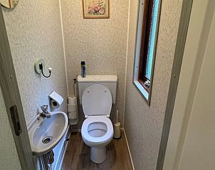 Praktisches Badezimmer im Ferienhaus in Garderen, Veluwe, mit modernen Annehmlichkeiten in Gelderland.