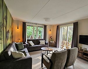 Ruime woonkamer in Huisje in Garderen, vakantieverblijf in Gelderland.