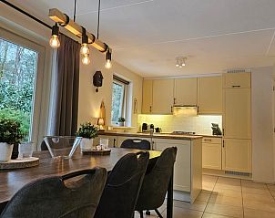 Sfeervolle details in Huisje in Garderen, vakantieverblijf op de Veluwe, Gelderland.