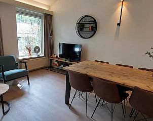 Ruime eettafel in Vakantiehuis in Garderen met moderne inrichting, Veluwe, Gelderland.