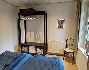 Slaapkamer met opbergruimte in Vakantiehuis in Garderen, Veluwe, Gelderland.