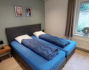 Tweede slaapkamer met twee bedden in Vakantiehuis in Garderen, Veluwe, Gelderland.