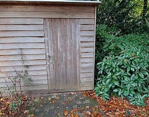 Houten schuur naast Vakantiehuis in Garderen, Veluwe, Gelderland.