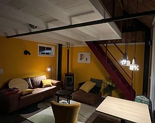 Sfeervolle woonkamer bij avond in Vakantiehuis in Elburg, 't Harde, Veluwe, Gelderland.