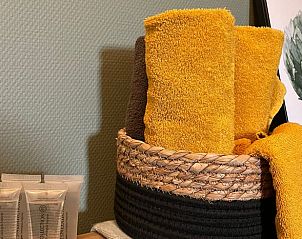 Luxe handdoeken en toiletartikelen in Vakantiehuis in 't Harde, Veluwe, voor extra comfort.