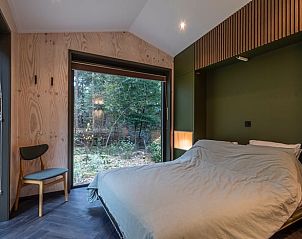 Sfeervolle slaapkamer in Vakantiehuis in 't Harde, Veluwe, met natuurzicht.