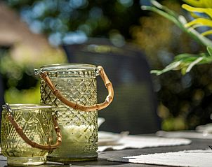 Decorative candles on the outdoor table of Holiday home Sprielderbosch 14 't Sprielderhof in the Veluwe.