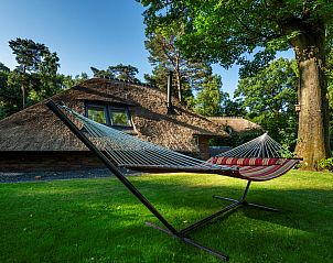Spacious garden with seating at Sprielderbosch 28 'Berkenhoek' in Putten, Veluwe.