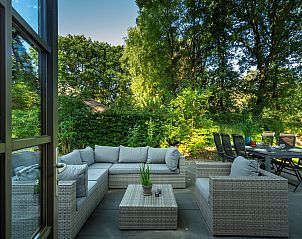 Modern living room in Holiday home Sprielderbosch 28 'Berkenhoek' in Putten, Veluwe.