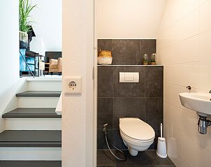 Dining room with lots of light in Holiday home Sprielderbosch 28 'Berkenhoek' Veluwe.