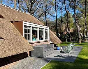 Cozy outdoor area of Holiday home Sprielderbosch 26 De Beuk in Putten, Veluwe, with seating.