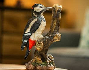 Decorative bird figurine in Holiday home Sprielderbosch 26 De Beuk in Putten, Veluwe, for a natural touch.