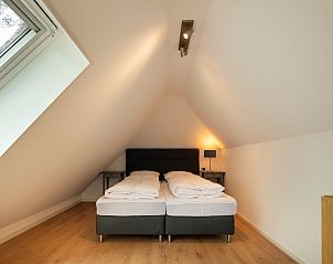 Attic bedroom in Holiday home Sprielderbosch 26 De Beuk in Putten, Veluwe, with cozy atmosphere.