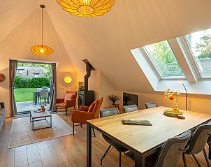 Esszimmer mit Aussicht in Ferienhaus Sprielderbosch 23 De Zwijnenstal, Ferienhaus in Putten, Veluwe.