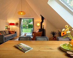 Esstisch und Wohnzimmer im Ferienhaus Sprielderbosch 23 De Zwijnenstal, Ferienhaus an der Veluwe in Putten.