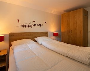 Gemtliches Schlafzimmer mit Holzakzenten im Ferienhaus Sprielderbosch 23 De Zwijnenstal, Ferienhaus in der Veluwe.