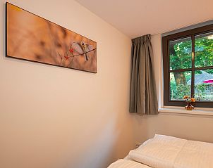 Fenster mit Aussicht im Schlafzimmer des Ferienhauses Sprielderbosch 23 De Zwijnenstal, Ferienhaus in der Veluwe.
