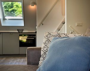 Vase with tulips on the dining table in Holiday home Sprielderbosch 25 
