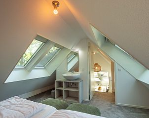 Bright bedroom with a view in Holiday home Sprielderbosch 25 