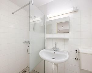 Geniet van de serene tuin en terras van Gelderse Hoevewoning 4, een charmant vakantiehuis in Putten, Veluwe, Gelderland.