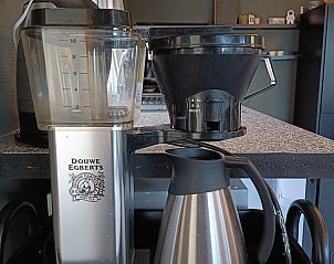 Attraktives Schlafzimmer im DG1546 Ferienhaus Putten Veluwe mit natrlichem Licht und komfortabler Einrichtung.