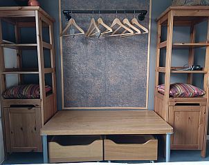 Gemtliches Wohnzimmer der DG1546 in Putten Veluwe mit Gartenblick und stilvoller Einrichtung.