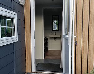 Gemtliches Schlafzimmer im DG1546 Ferienhaus Putten Veluwe mit stimmungsvoller Wanddekoration.