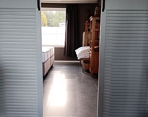 Funktioneller Stauraum im DG1546 Ferienhaus Putten Veluwe mit Holzmbeln.