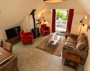 Overview of the stylish living room in Holiday home Sprielderbosch 38 The Wooden Owl, Veluwe, Putten.