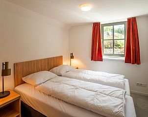 Bright bedroom with double bed in Holiday home Sprielderbosch 38 The Wooden Owl, Veluwe, Putten.
