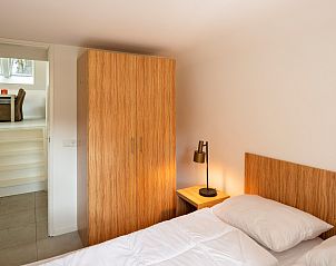 Practical bedroom with closet space in Holiday home Sprielderbosch 38 The Wooden Owl, Veluwe, Putten.