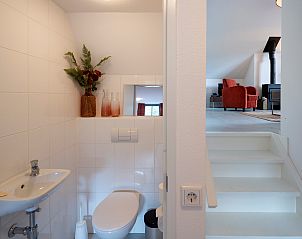 Stylish toilet in Holiday home Sprielderbosch 38 The Wooden Owl, Veluwe, Putten.