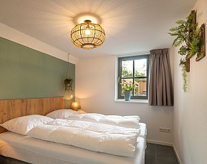 Tweede slaapkamer in Vakantiewoning Sprielderbosch 44 Green Balance in Putten, Veluwe met houten accenten.