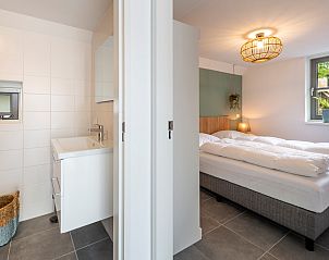 Ruime badkamer in Vakantiewoning Sprielderbosch 44 Green Balance, vakantiehuis in Putten, Veluwe met douche.