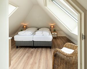 Lichte zolder met wastafel in Vakantiewoning Sprielderbosch 44 Green Balance, vakantiehuis in Putten, Veluwe.