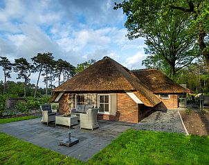 Ferienhaus Sprielderbosch 27 De Uitlaat in Putten mit Reetdach und Terrasse an der Veluwe, Gelderland.