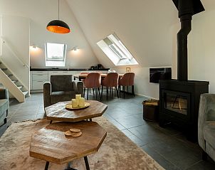 Gemtliches Wohnzimmer des Ferienhauses Sprielderbosch 27 De Uitlaat in Putten, Veluwe mit moderner Einrichtung.