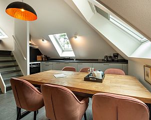 Essecke mit stilvoller Einrichtung im Ferienhaus Sprielderbosch 27 De Uitlaat in Putten, Veluwe, Gelderland.