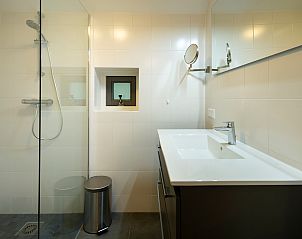 Stilvolle Dusche im Ferienhaus Sprielderbosch 27 De Uitlaat in Putten, Veluwe, fr ultimativen Komfort.