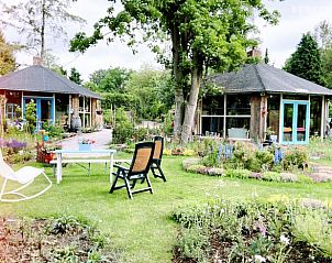 Spacious garden of Cottage in Voorthuizen, vacation accommodation in Veluwe, Gelderland, ideal for relaxation.