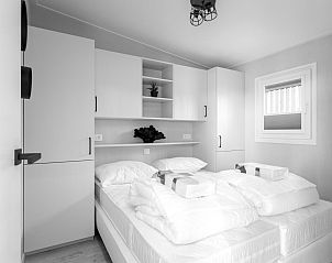 Cozy bedroom in vacation home Top-Nova Scotia, Voorthuizen, Veluwe. Comfortable beds and modern furnishings for a relaxing stay.