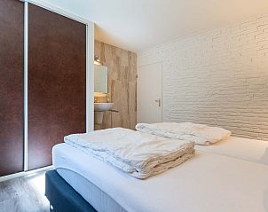 Comfortabele slaapkamer in vakantiehuis Vaassen, Veluwe, met ruime kasten.