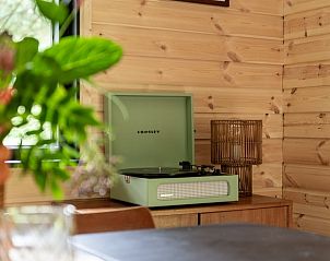 Platenspeler in vakantiehuis in Hulshorst, Veluwe, Gelderland.