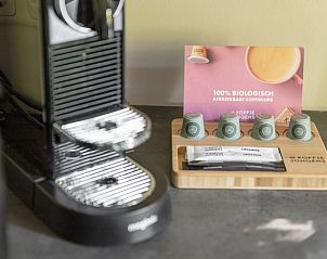 Koffiecorner in vakantiehuis in Hulshorst met biologische cups, Veluwe.